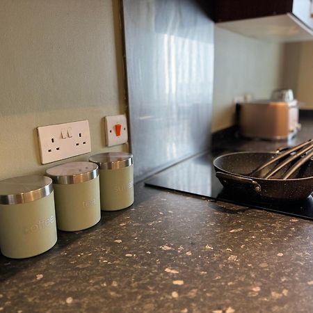 Group Bookings: Up To 30 Guests Across 5 Spacious Flats! Keyless Access Free Wifi & Parking Бирмингем Экстерьер фото