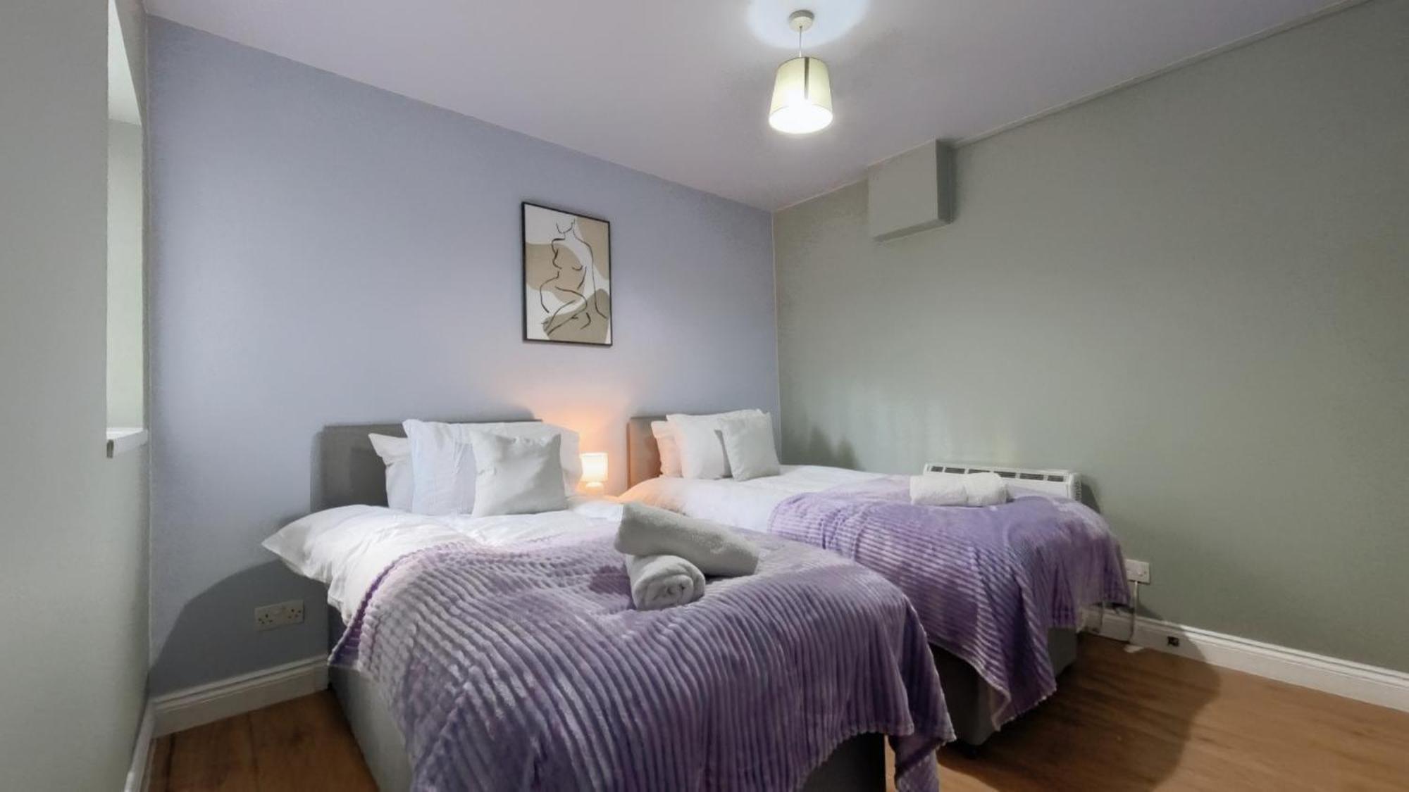 Group Bookings: Up To 30 Guests Across 5 Spacious Flats! Keyless Access Free Wifi & Parking Бирмингем Экстерьер фото