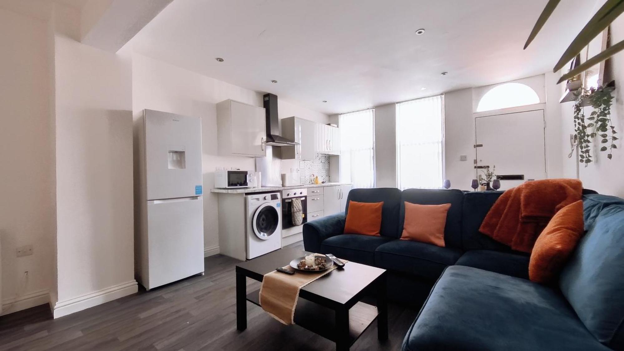 Group Bookings: Up To 30 Guests Across 5 Spacious Flats! Keyless Access Free Wifi & Parking Бирмингем Экстерьер фото