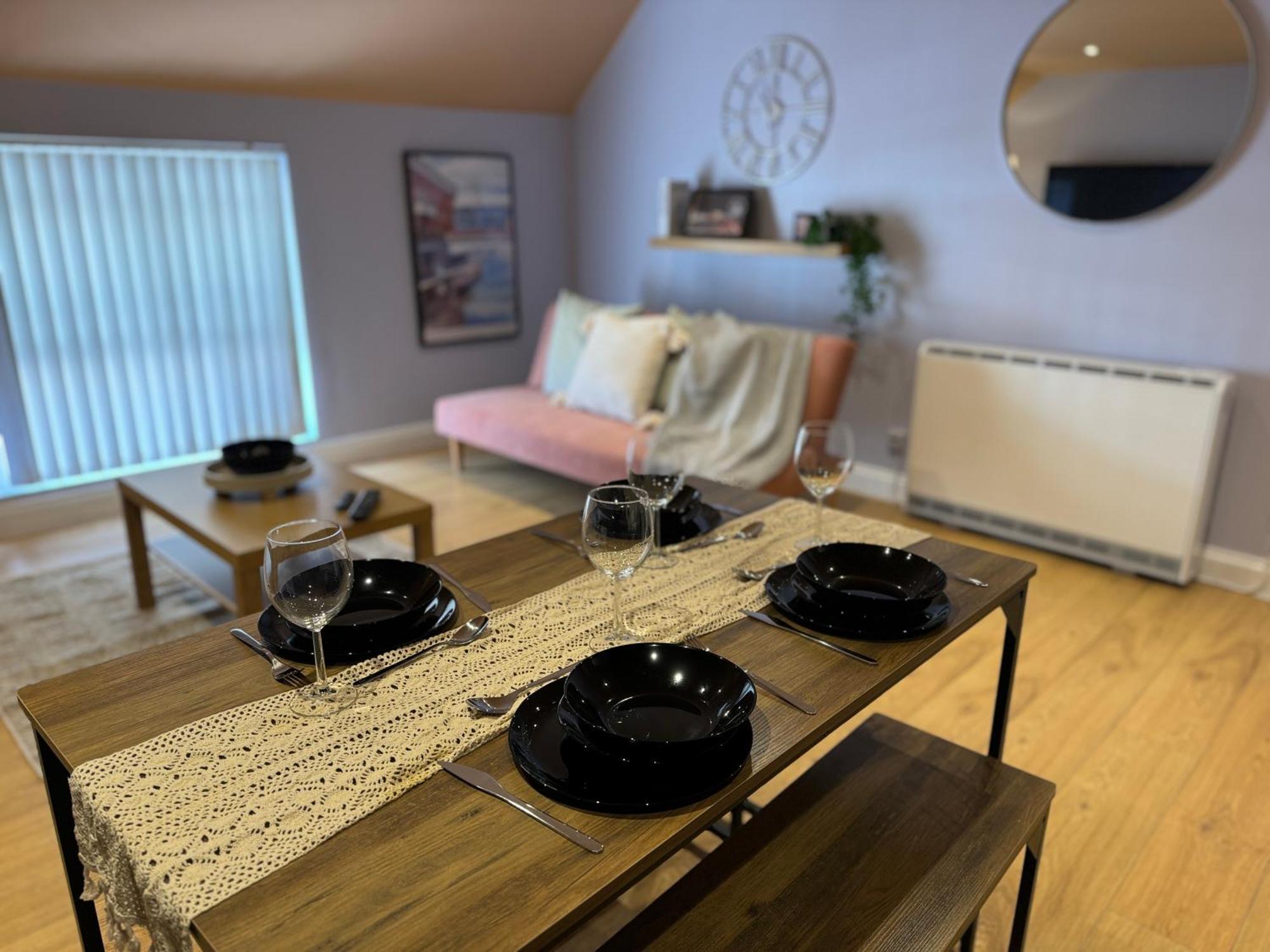 Group Bookings: Up To 30 Guests Across 5 Spacious Flats! Keyless Access Free Wifi & Parking Бирмингем Экстерьер фото