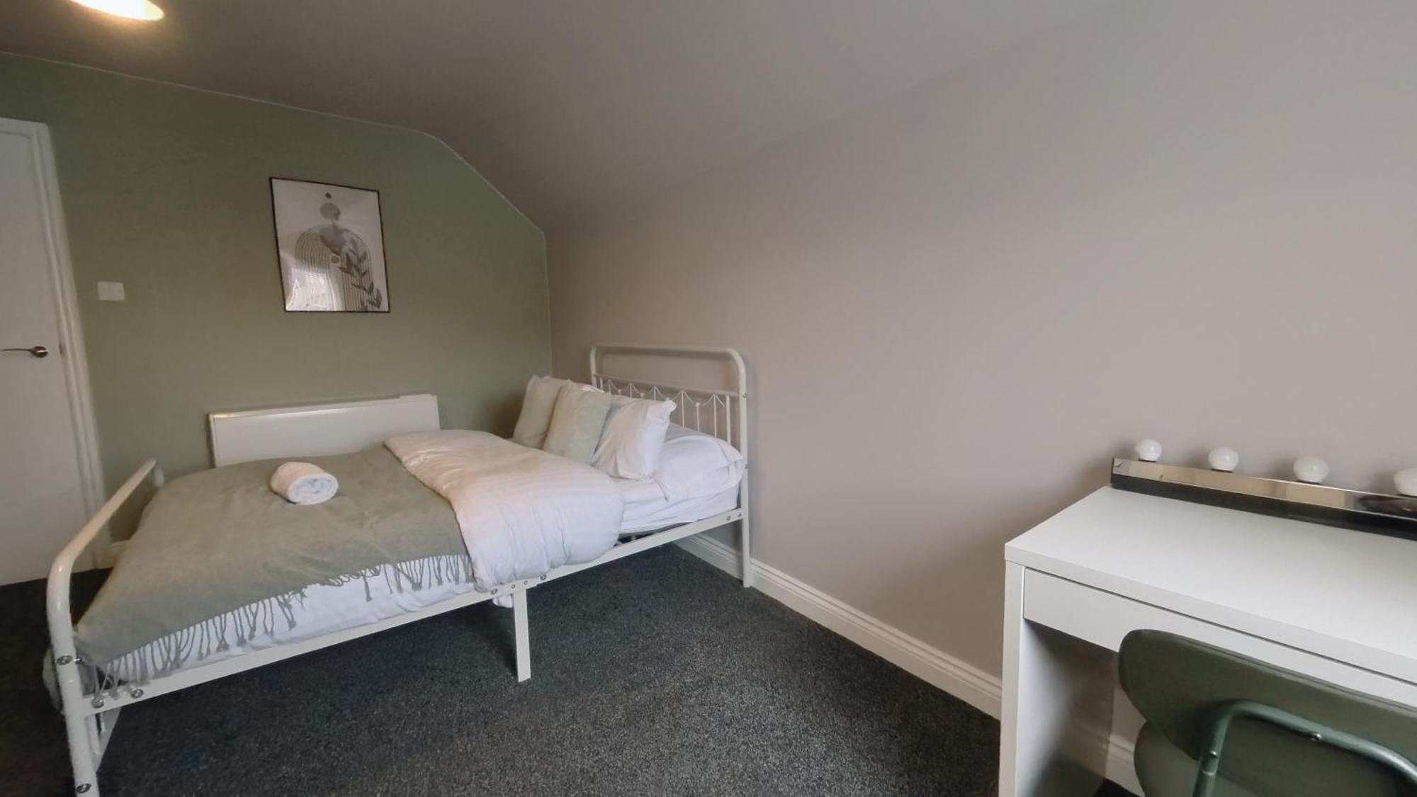 Group Bookings: Up To 30 Guests Across 5 Spacious Flats! Keyless Access Free Wifi & Parking Бирмингем Экстерьер фото