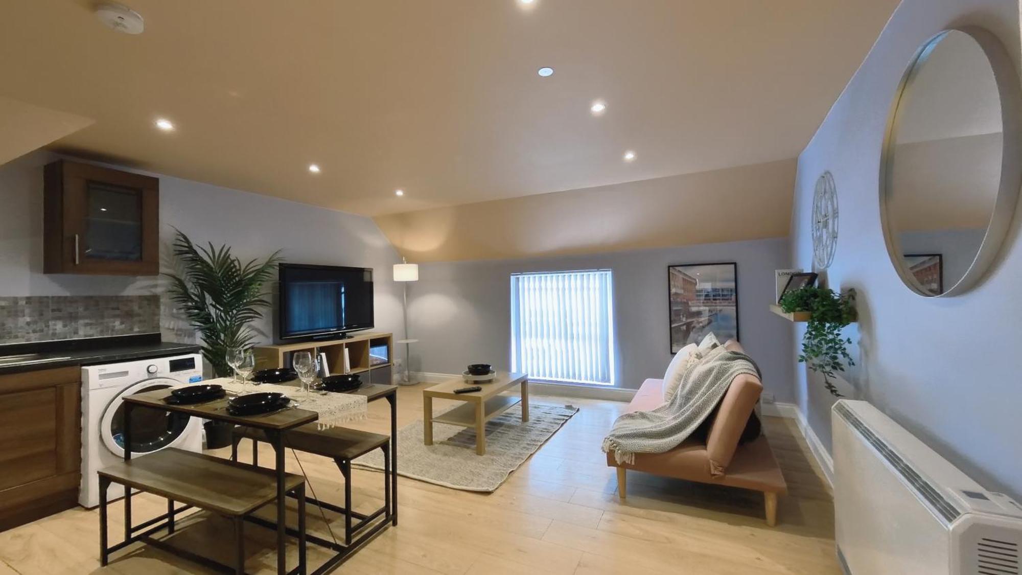 Group Bookings: Up To 30 Guests Across 5 Spacious Flats! Keyless Access Free Wifi & Parking Бирмингем Экстерьер фото