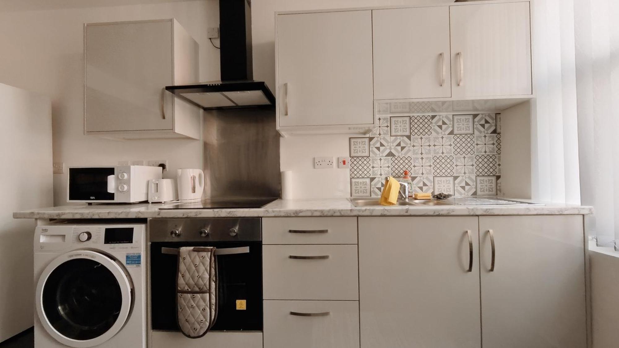 Group Bookings: Up To 30 Guests Across 5 Spacious Flats! Keyless Access Free Wifi & Parking Бирмингем Экстерьер фото
