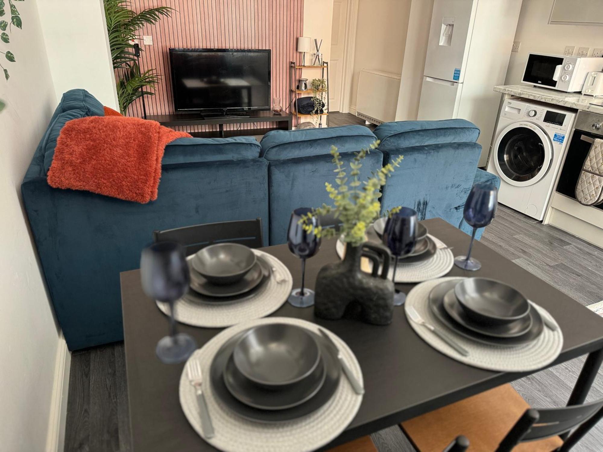 Group Bookings: Up To 30 Guests Across 5 Spacious Flats! Keyless Access Free Wifi & Parking Бирмингем Экстерьер фото