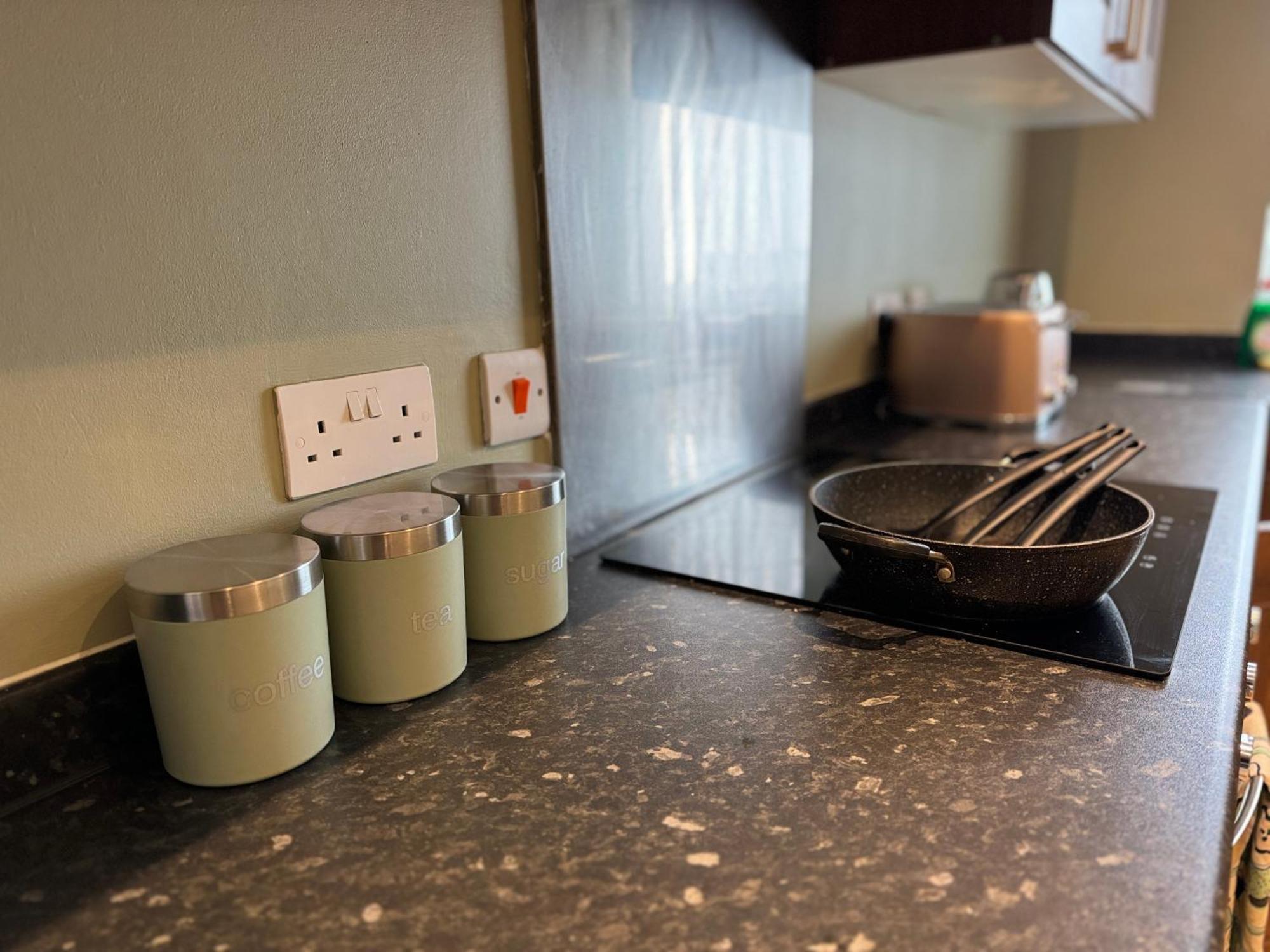 Group Bookings: Up To 30 Guests Across 5 Spacious Flats! Keyless Access Free Wifi & Parking Бирмингем Экстерьер фото