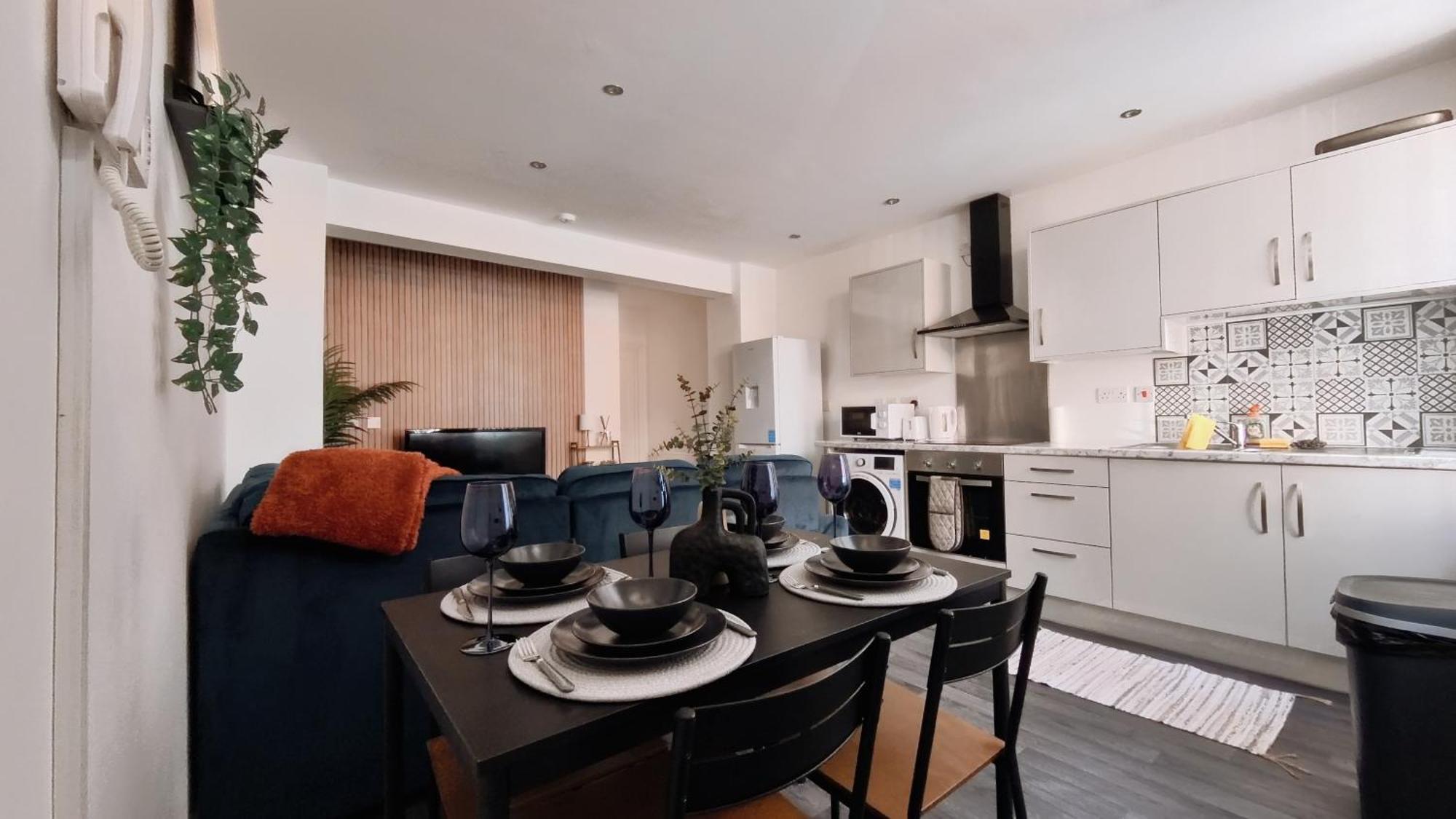 Group Bookings: Up To 30 Guests Across 5 Spacious Flats! Keyless Access Free Wifi & Parking Бирмингем Экстерьер фото