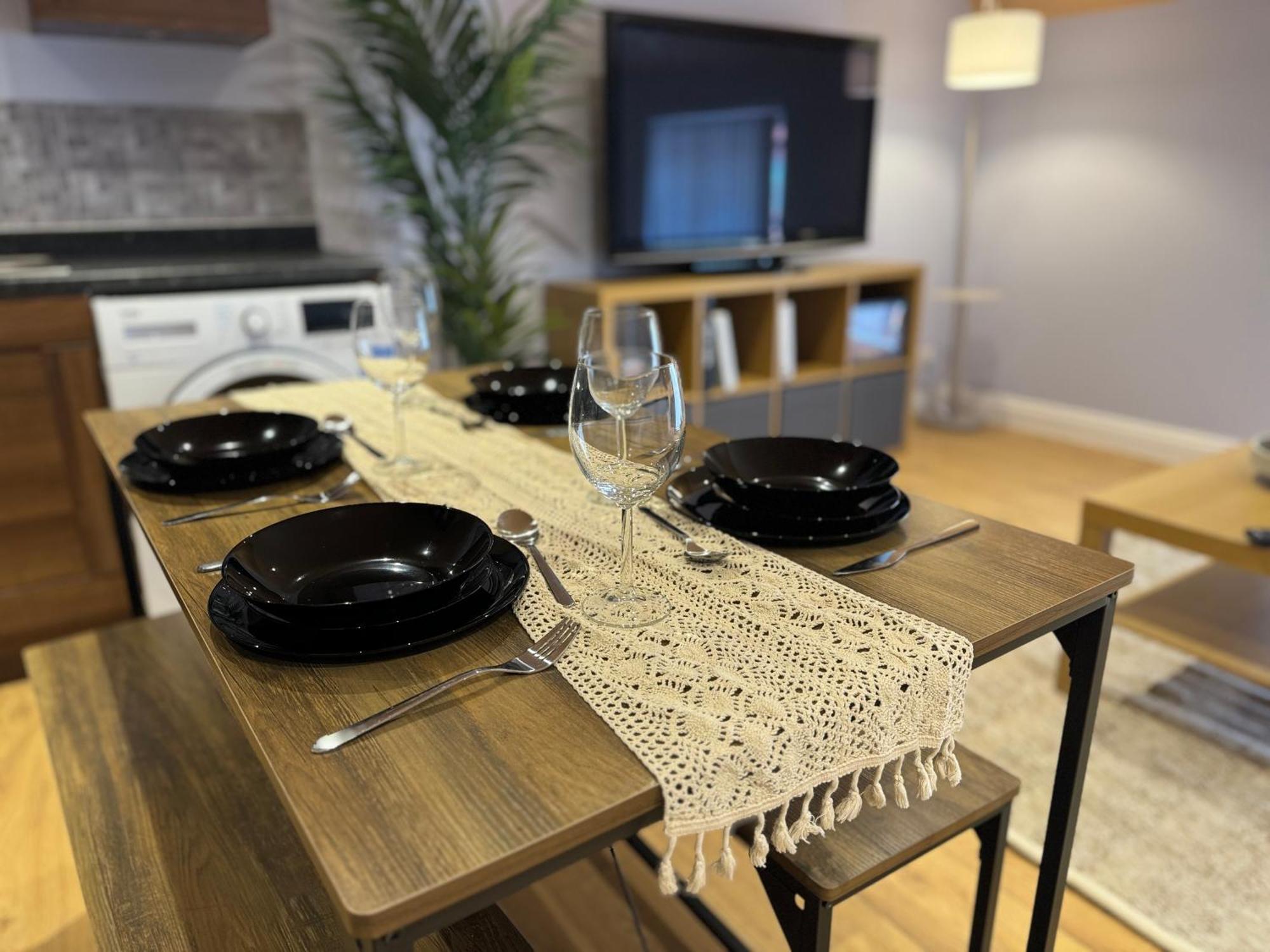 Group Bookings: Up To 30 Guests Across 5 Spacious Flats! Keyless Access Free Wifi & Parking Бирмингем Экстерьер фото