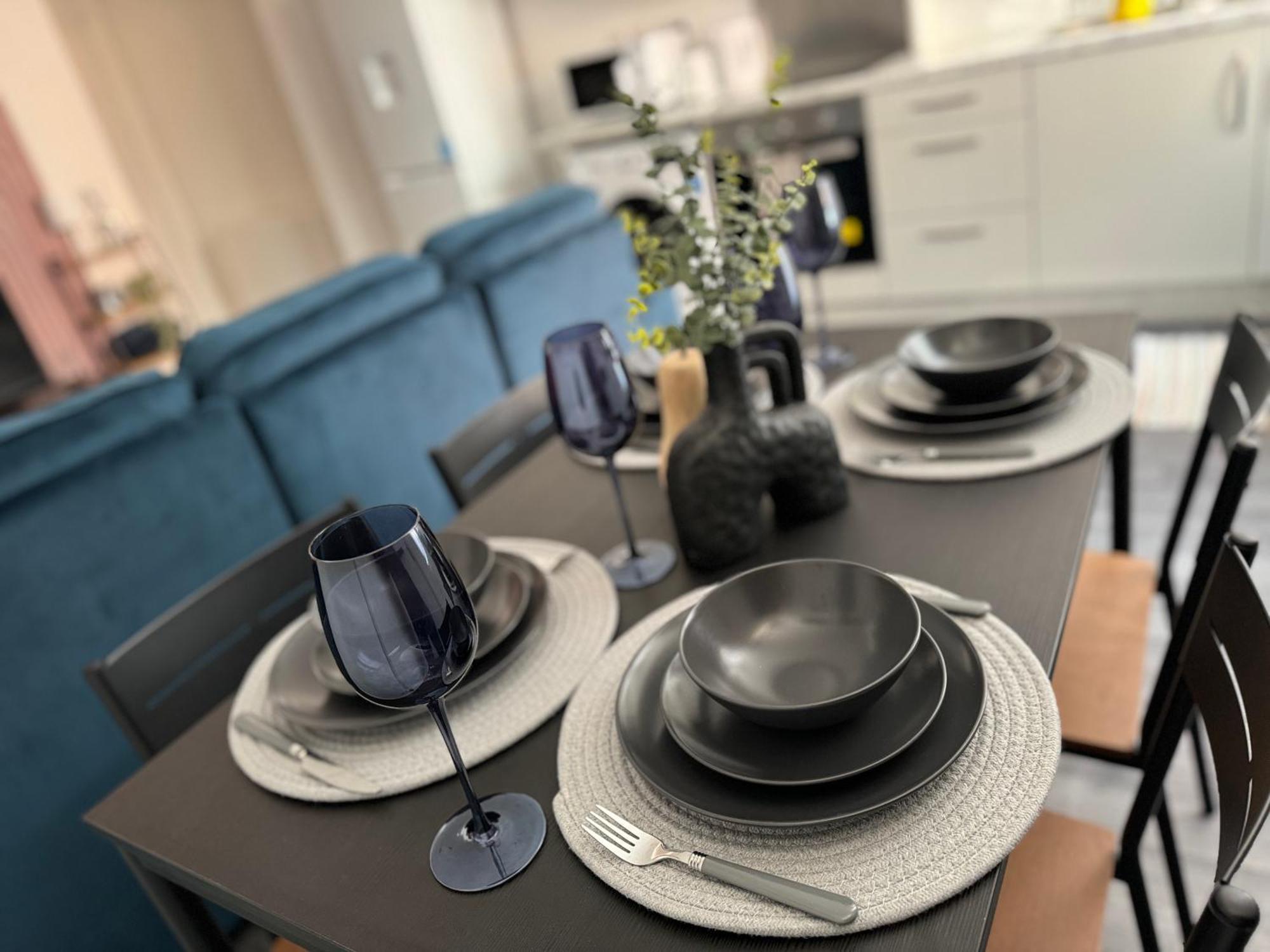 Group Bookings: Up To 30 Guests Across 5 Spacious Flats! Keyless Access Free Wifi & Parking Бирмингем Экстерьер фото
