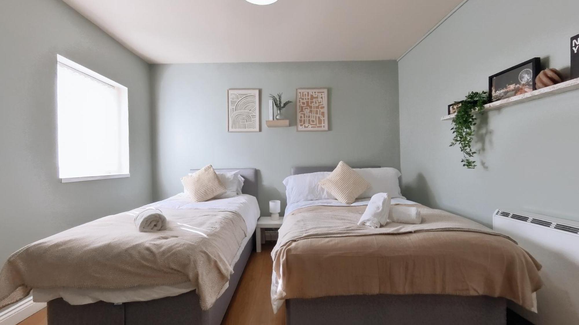 Group Bookings: Up To 30 Guests Across 5 Spacious Flats! Keyless Access Free Wifi & Parking Бирмингем Экстерьер фото
